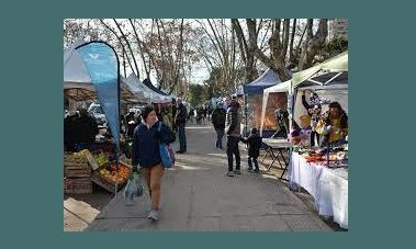 F. Varela – 1º de diciembre - Mercado Activo en la plaza San Juan Bautista